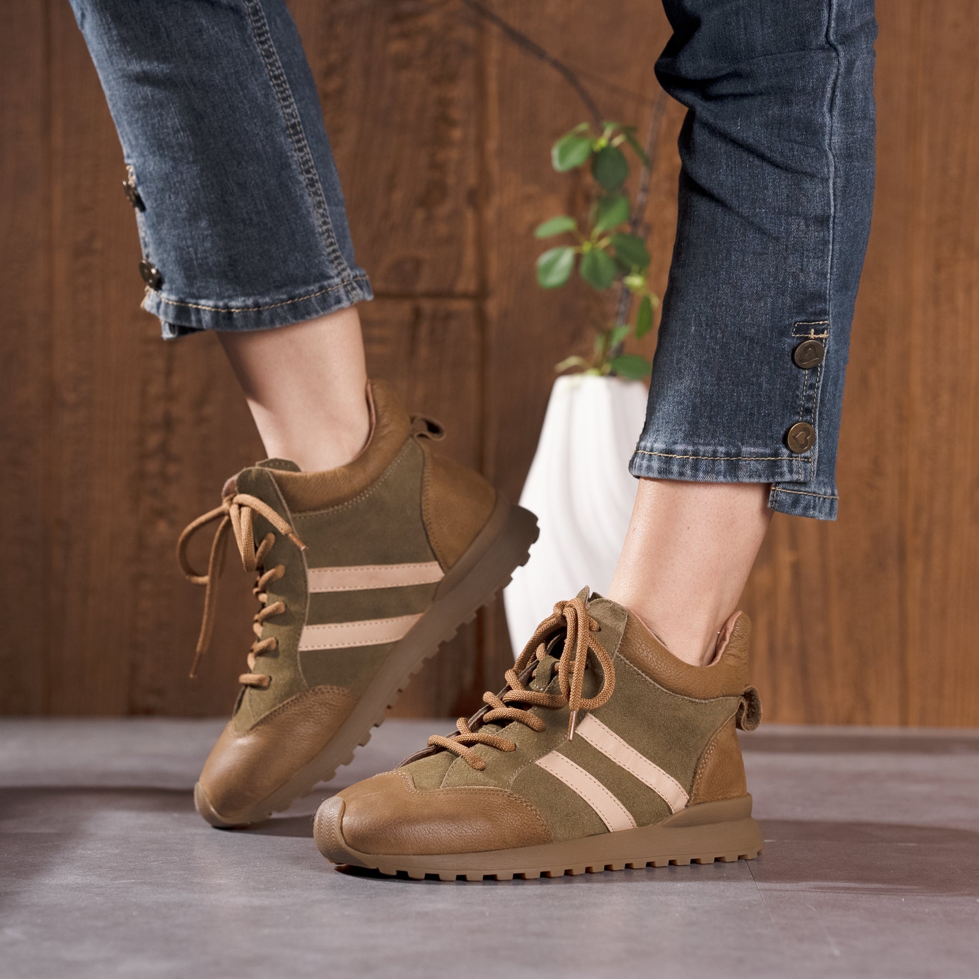 AFrown Women's Walking Sneakers